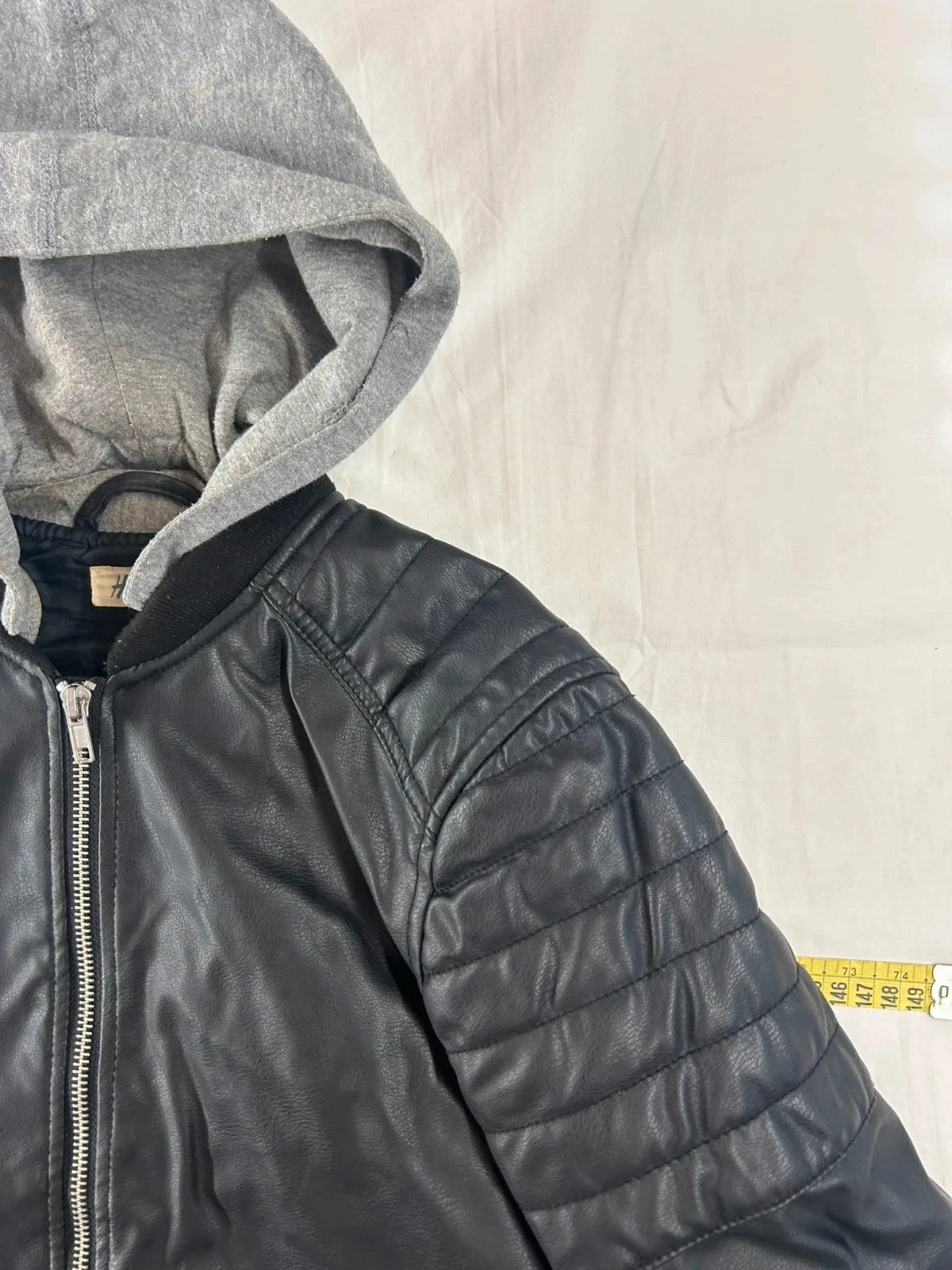 Black puffer vest h&m for children – photo 6